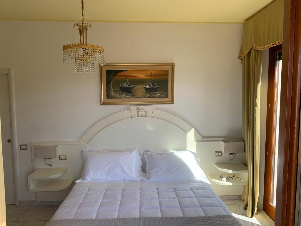 Четырёхместный номер Standard с видом на море Hotel La Margherita & SPA