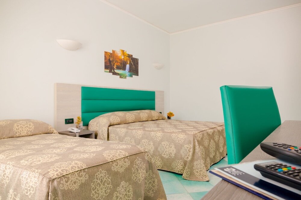 Standard quadruple chambre avec balcon Hermitage Resort & Thermal Spa