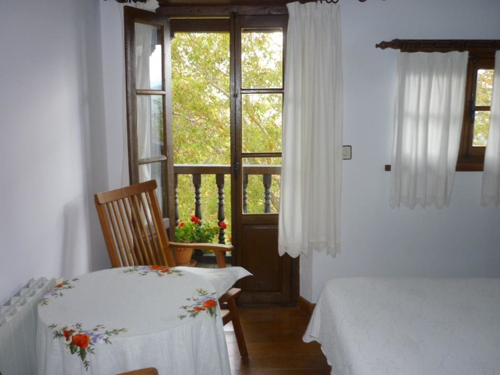 Standard Double room with balcony Posada Torcaz