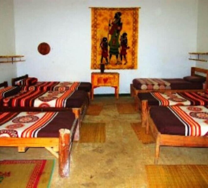 Кровать в общем номере c 1 комнатой с балконом Amapondo Backpackers Lodge