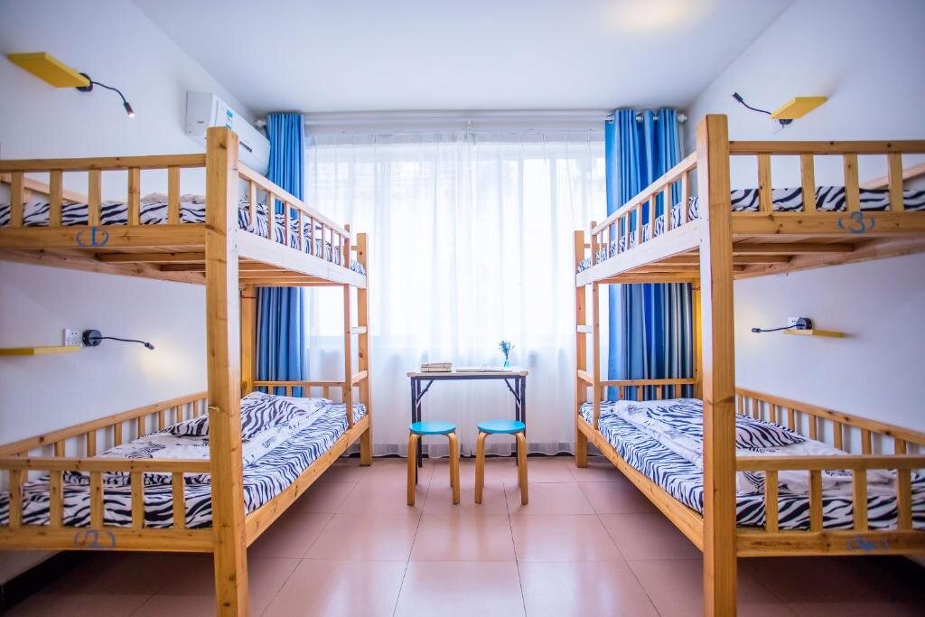 Кровать в общем номере (мужской номер) Murphy Youth Hostel Guilin