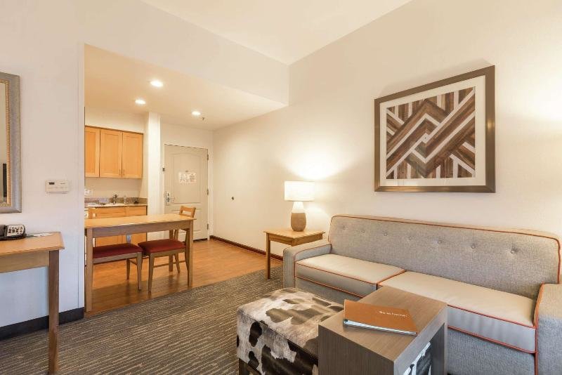 Номер Standard Homewood Suites by Hilton Greenville