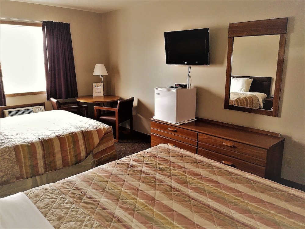 Standard Quadruple room SunRise Inn Hotel