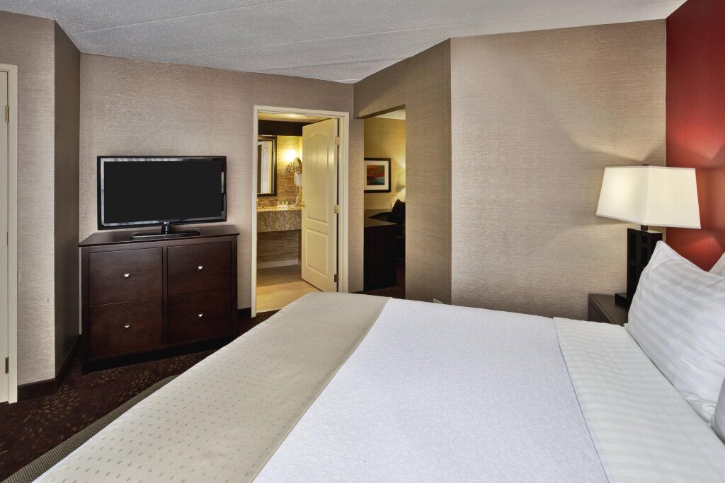 Двухместный полулюкс Holiday Inn Hotel & Suites Chicago Northwest - Elgin, an IHG Hotel