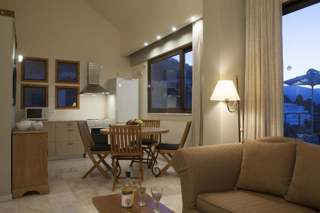 Вилла с 4 комнатами Istron Luxury Villas