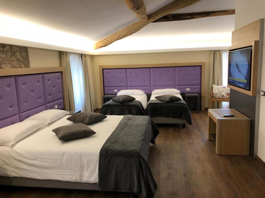 Standard Quadruple room Hotel Corona