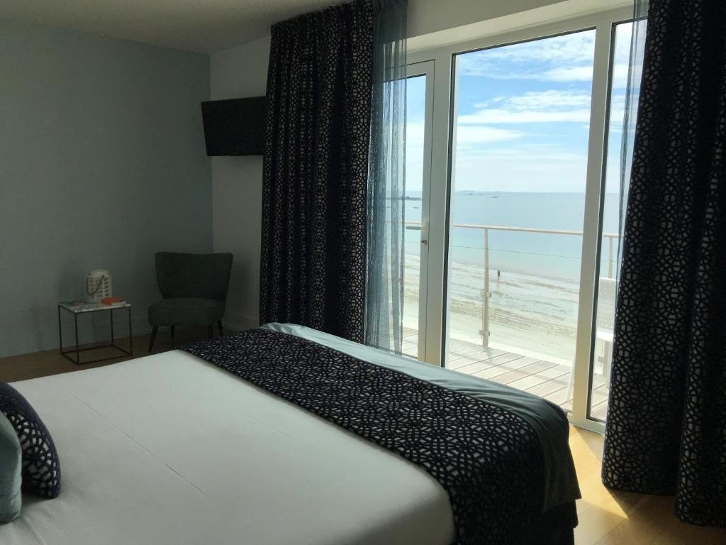 Superior Double Basement room with sea view Les Sables Blancs