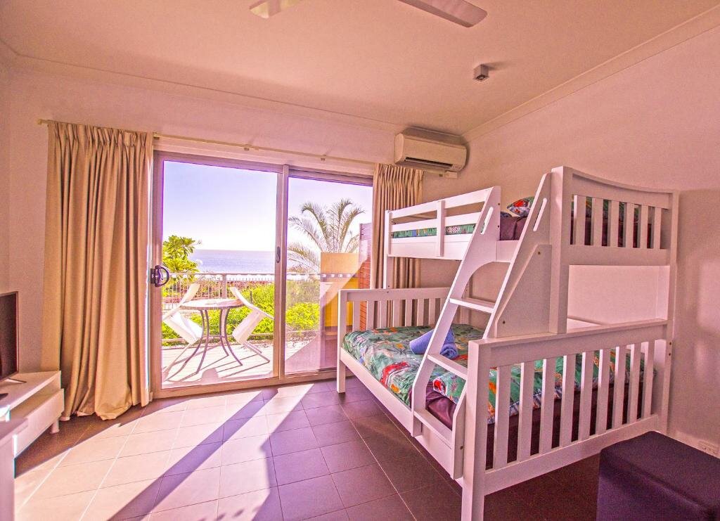 Семейный номер Standard с видом на море Onslow Beach Resort