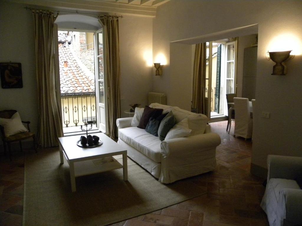 Apartment Bright, Bright, Spacious, 1 Bedroom Apartment in the Heart of Tuscany