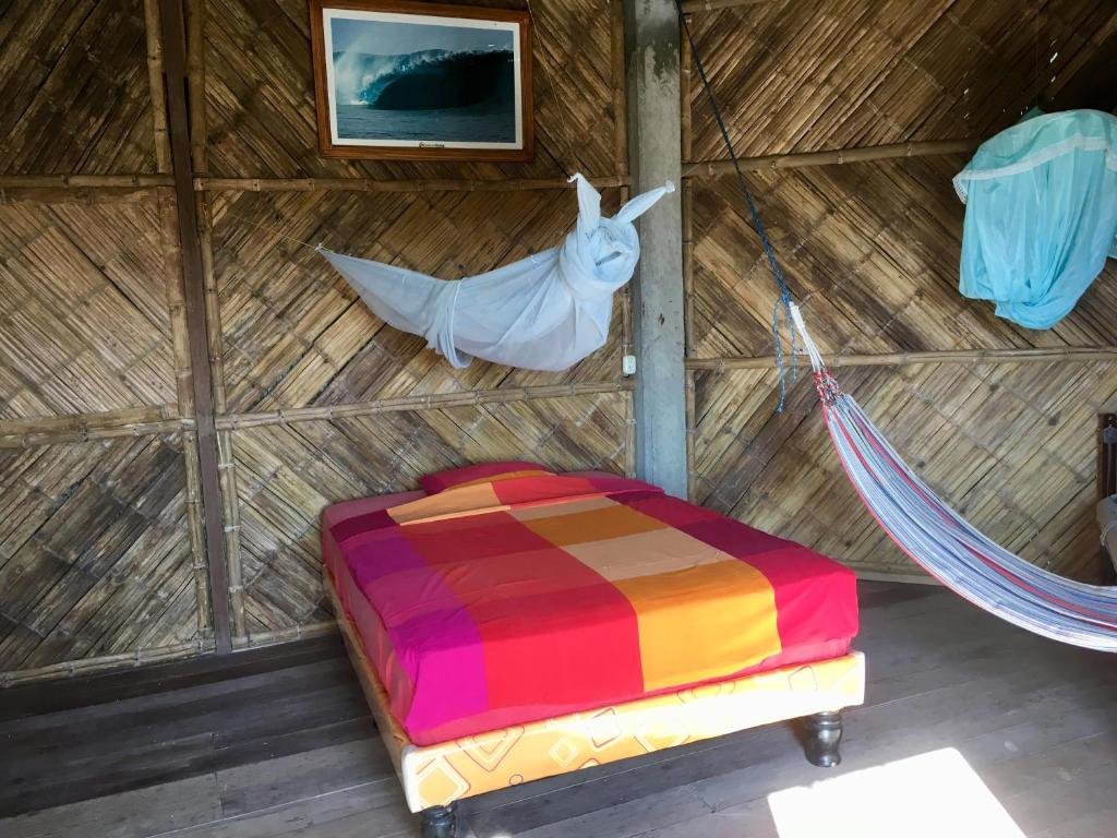 Bett im Wohnheim Hostal Puerto Engabao Surf Shelter