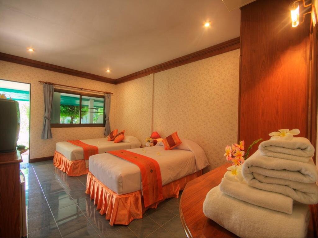 Standard Triple room Samroiyod Holiday Resort