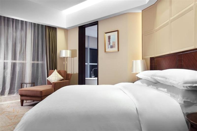 Двухместный номер Standard Sheraton Guangzhou Hotel-Fully Upgraded in CBD-Free Canton Fair Shuttle Bus and Registration Counter