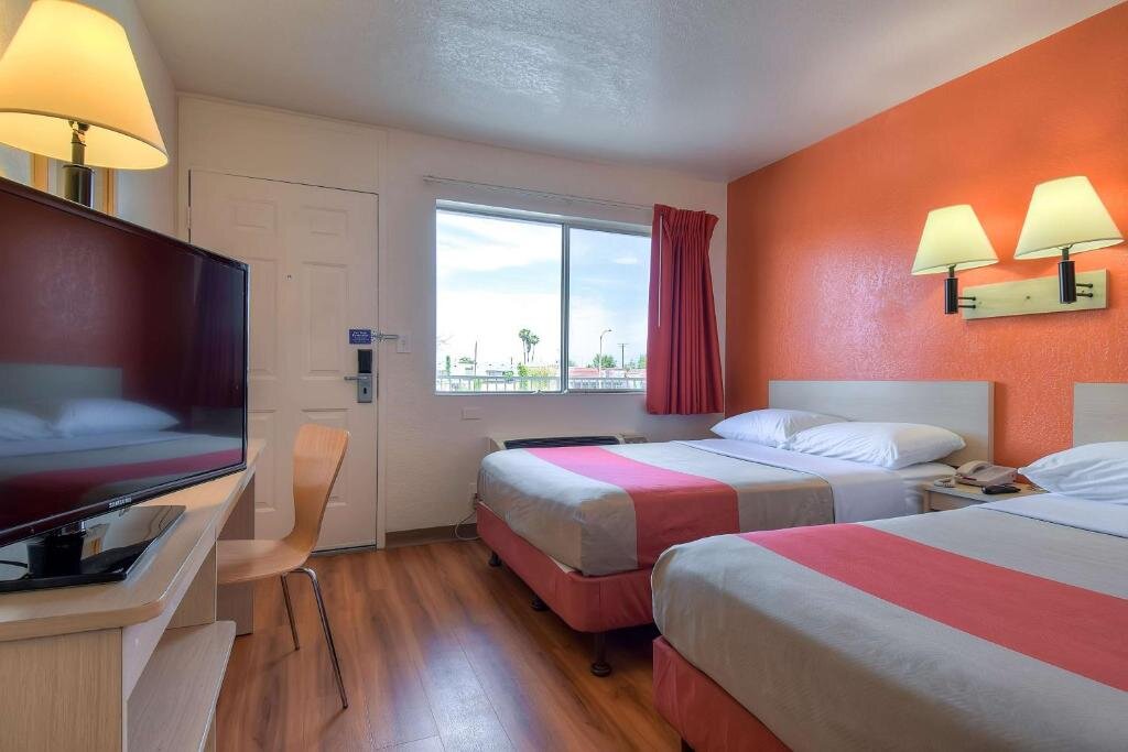 Camera quadrupla Premium Motel 6-Stanton, CA