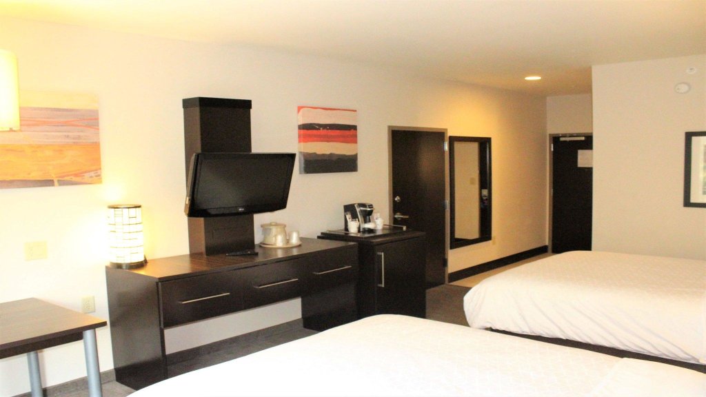 Standard Quadruple room Holiday Inn Express Hotel & Suites Rockingham, an IHG Hotel