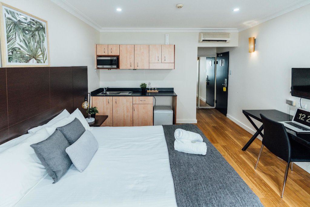 Кровать в общем номере UNO Hotel Sydney