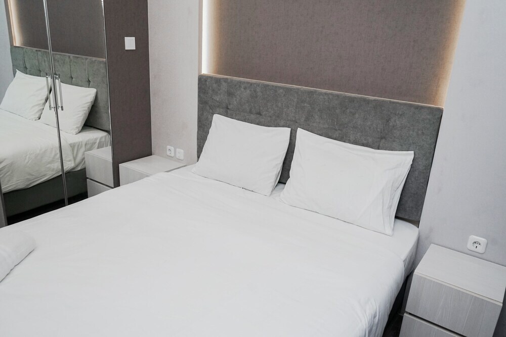 Clean and Tidy Studio Room at Tree Park Apartment Serpong, Banten ...