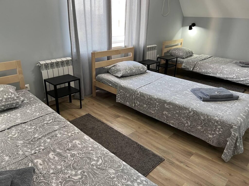 Кровать в общем номере (мужской номер) Мансарда Гостевой Отель-125