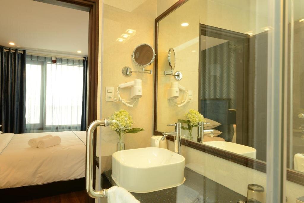 Двухместный номер Deluxe Hanoi Emerald Waters Hotel & Spa