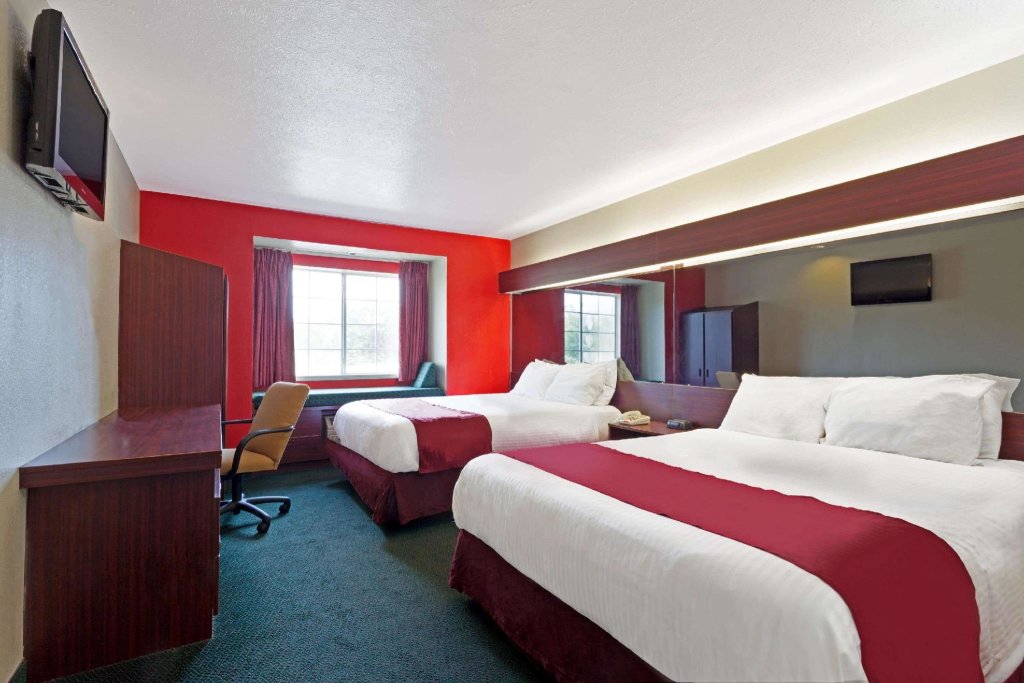 Standard Vierer Zimmer Microtel Inn & Suites by Wyndham Brandon