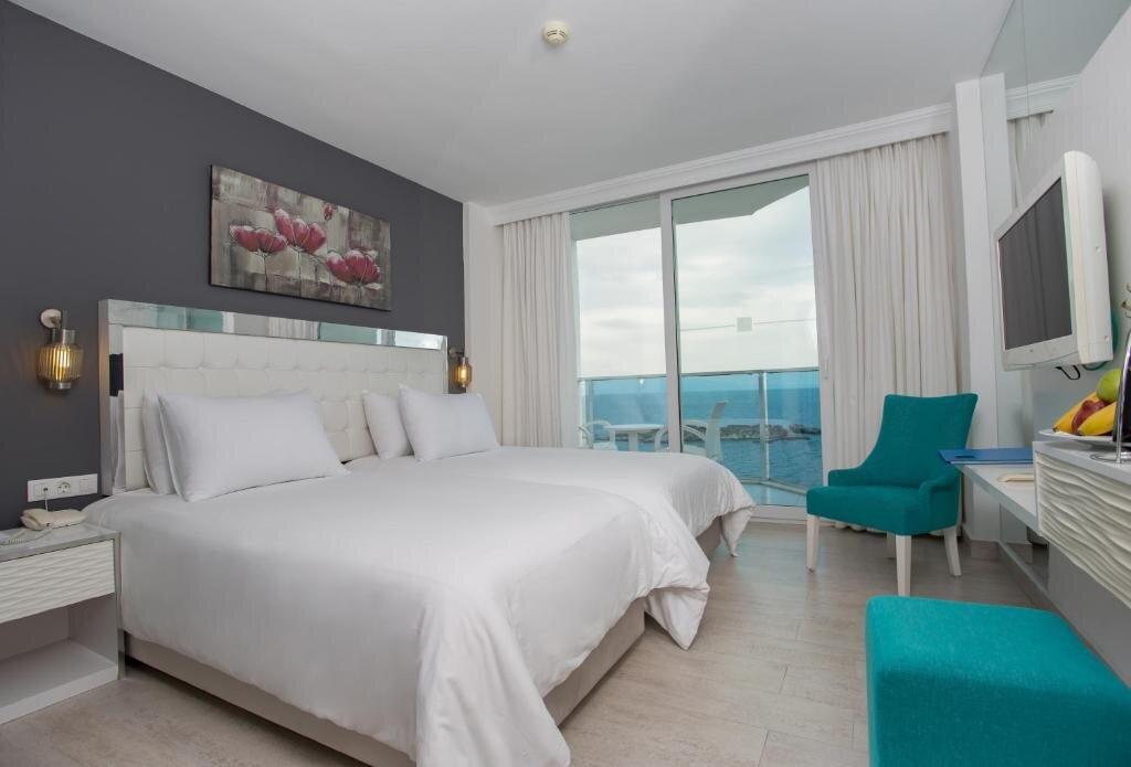 Трёхместный номер Standard с видом на море Le Bleu Hotel & Resort Kusadasi