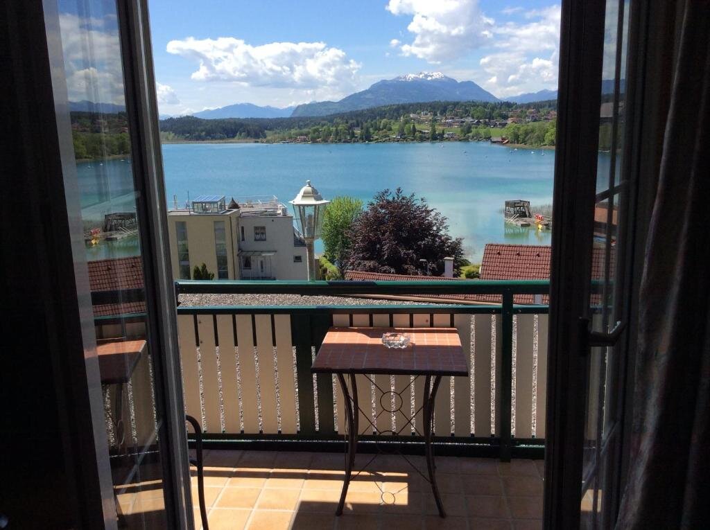 Habitación doble Estándar con balcón y con vista al lago Villa Desiree