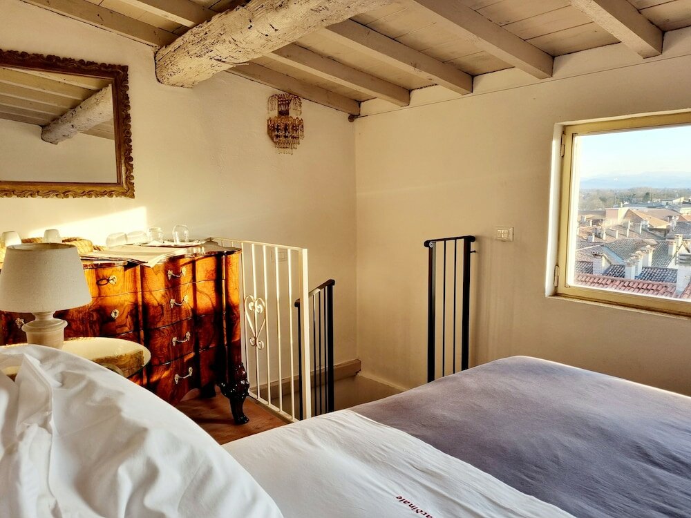Standard Double room with city view Le Stanze del Cardinale