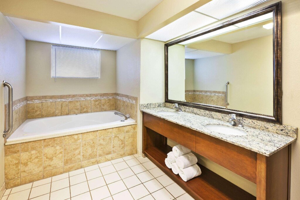 Двухместный люкс Comfort Inn & Suites Fishers - Indianapolis