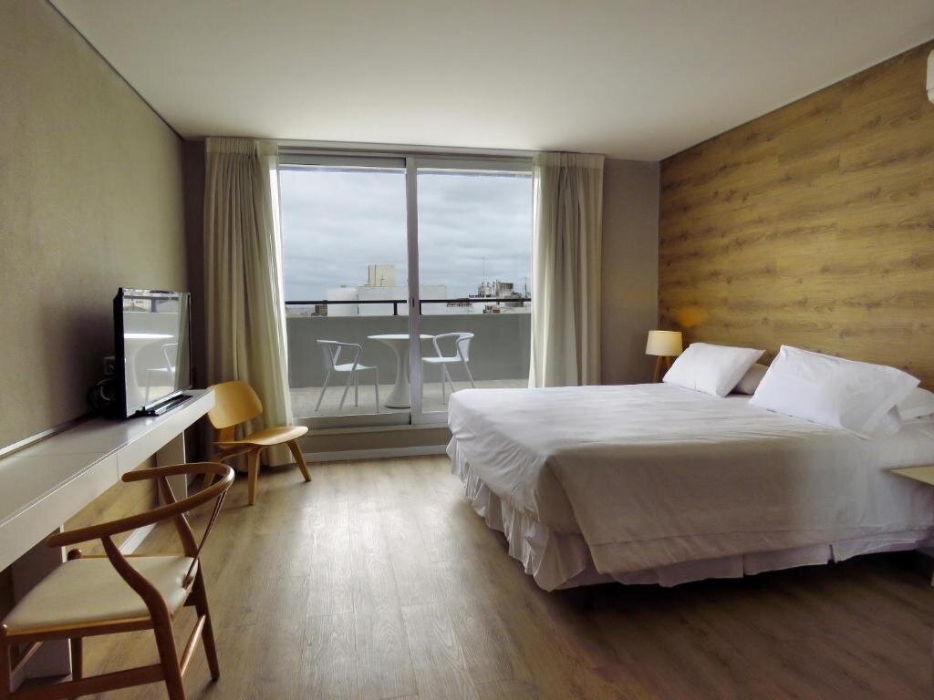 Двухместный номер Deluxe с балконом Smart Hotel Montevideo