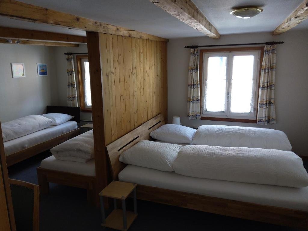 Standard Quadruple room Hotel Gotthard