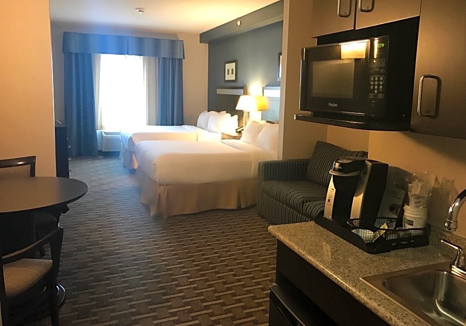 Люкс Standard Holiday Inn Express & Suites Morton Peoria Area, an IHG Hotel