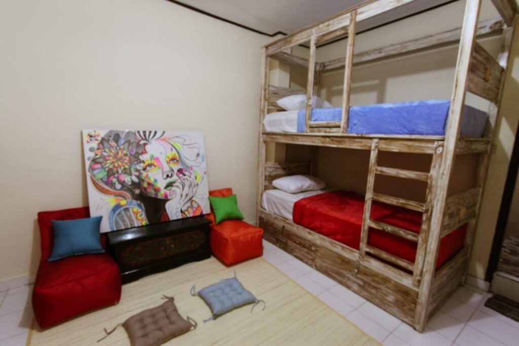 Кровать в общем номере Clamonic House Nusa Dua