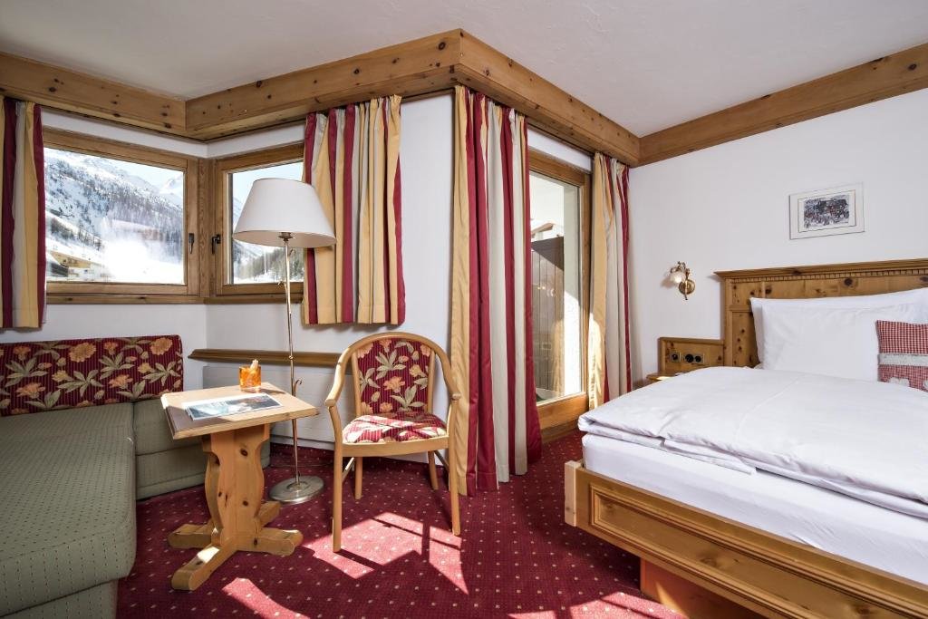 Standard Double room with balcony Chalet Silvretta Hotel & Spa