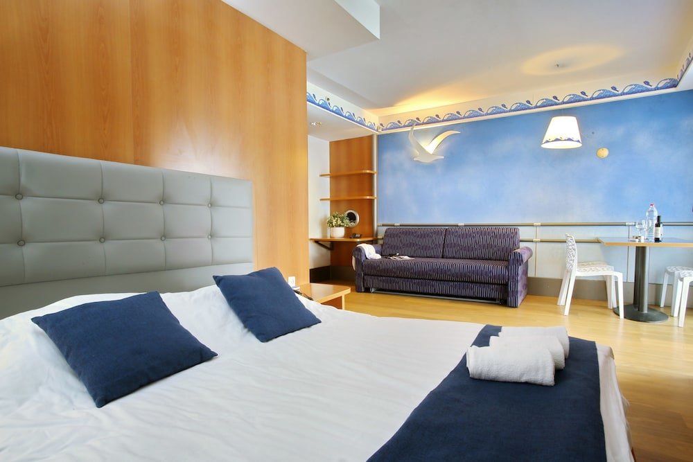 Полулюкс Club Hotel Eilat - All Suites Hotel