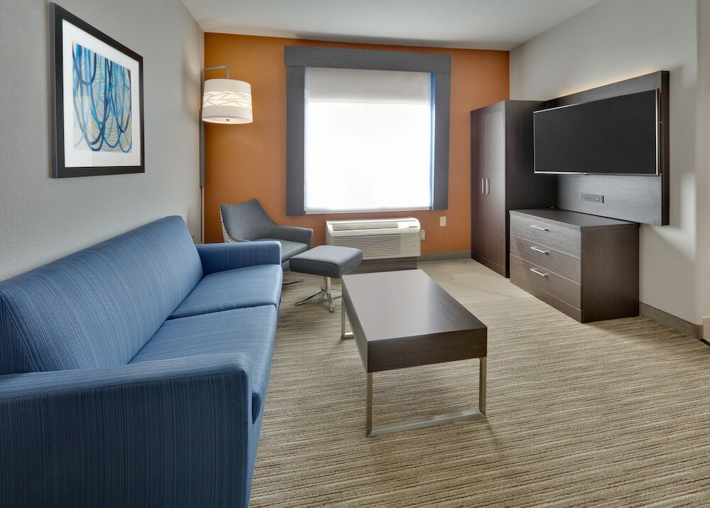 Suite 1 camera da letto Holiday Inn Express Hotel & Suites Duncanville, an IHG Hotel