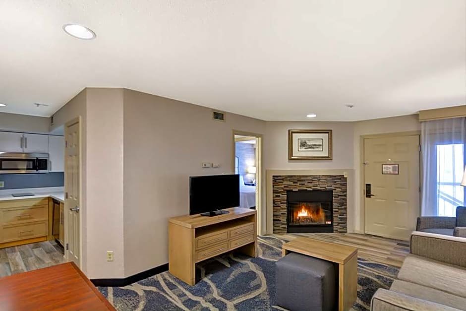 Двухместный люкс с 2 комнатами Homewood Suites by Hilton Windsor Locks Hartford