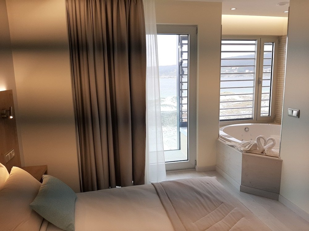 Двухместный номер Luxury с балконом и с видом на море Hotel Boutique O Náutico Laxe