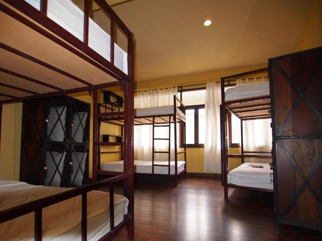 Кровать в общем номере (женский номер) Niras Bankoc Hostel