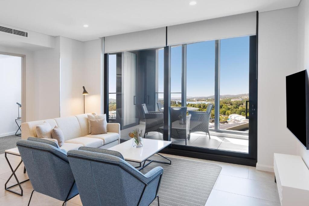 Люкс Luxury с 2 комнатами Meriton Suites Canberra