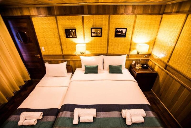 Camera doppia Standard con balcone Bhaya Halong Cruises