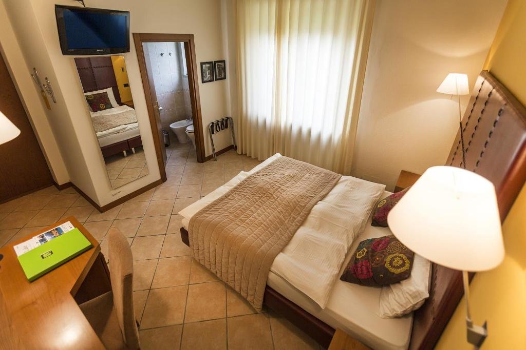 Standard double chambre sous-sol Hotel Meridiana