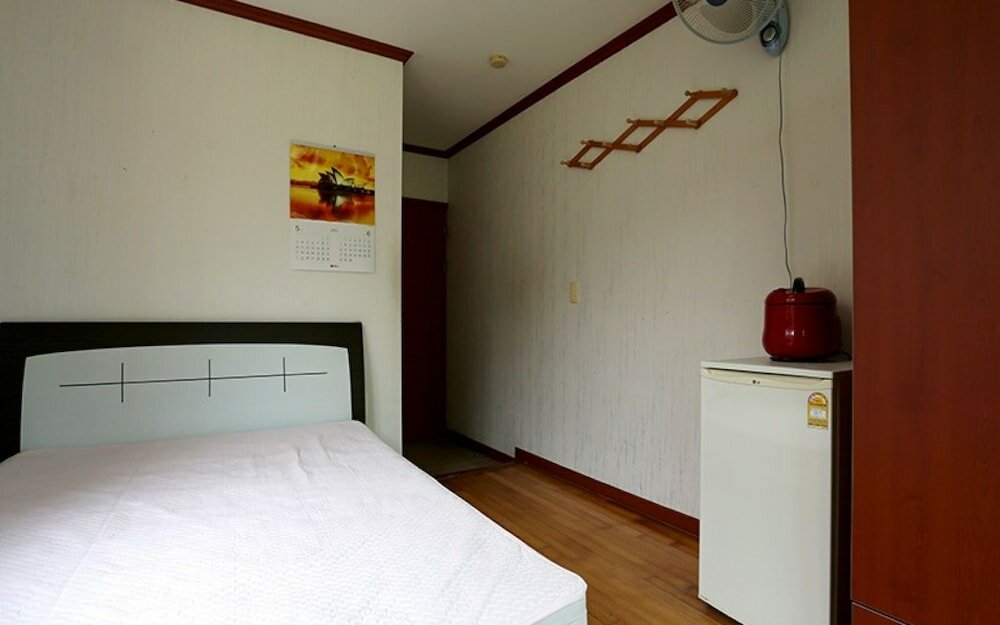 Standard Zimmer Worak Pensionville Gauguin's House