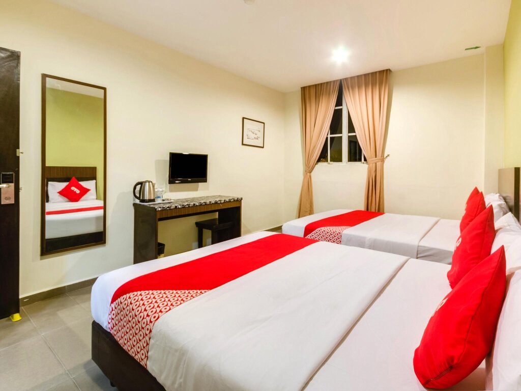 Кровать в общем номере OYO 89948 Hotel Masai Utama