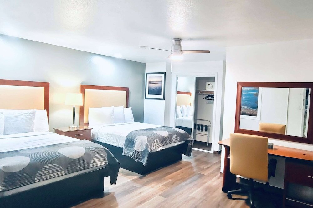 Standard Vierer Zimmer Oceanside Inn & Suites, a Days Inn