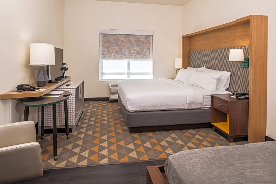 Premium room Holiday Inn Joplin, an IHG Hotel