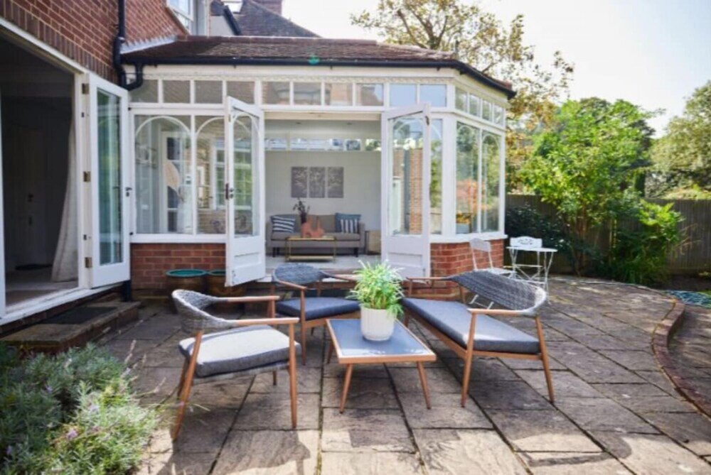 Коттедж The Richmond Park Hideaway - Cozy 4bdr House With Garden Rooftop Terrace
