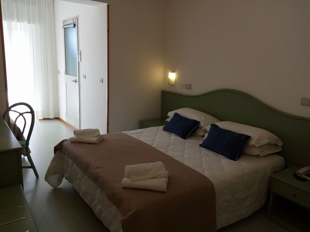 Standard Dreier Zimmer mit Balkon Hotel Capri