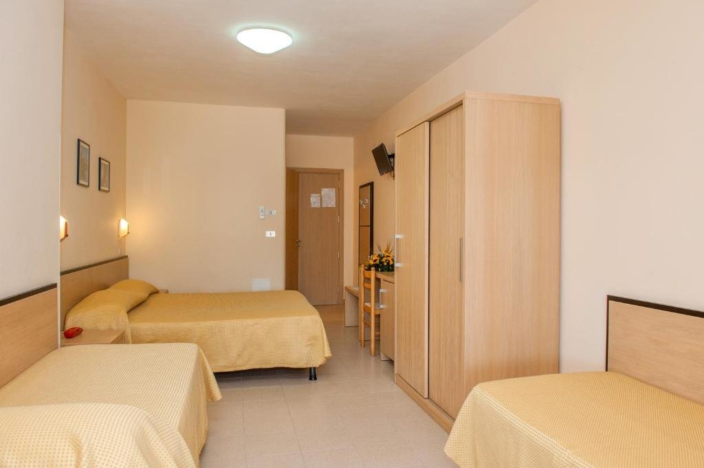 Standard quadruple chambre Hotel Cristalda