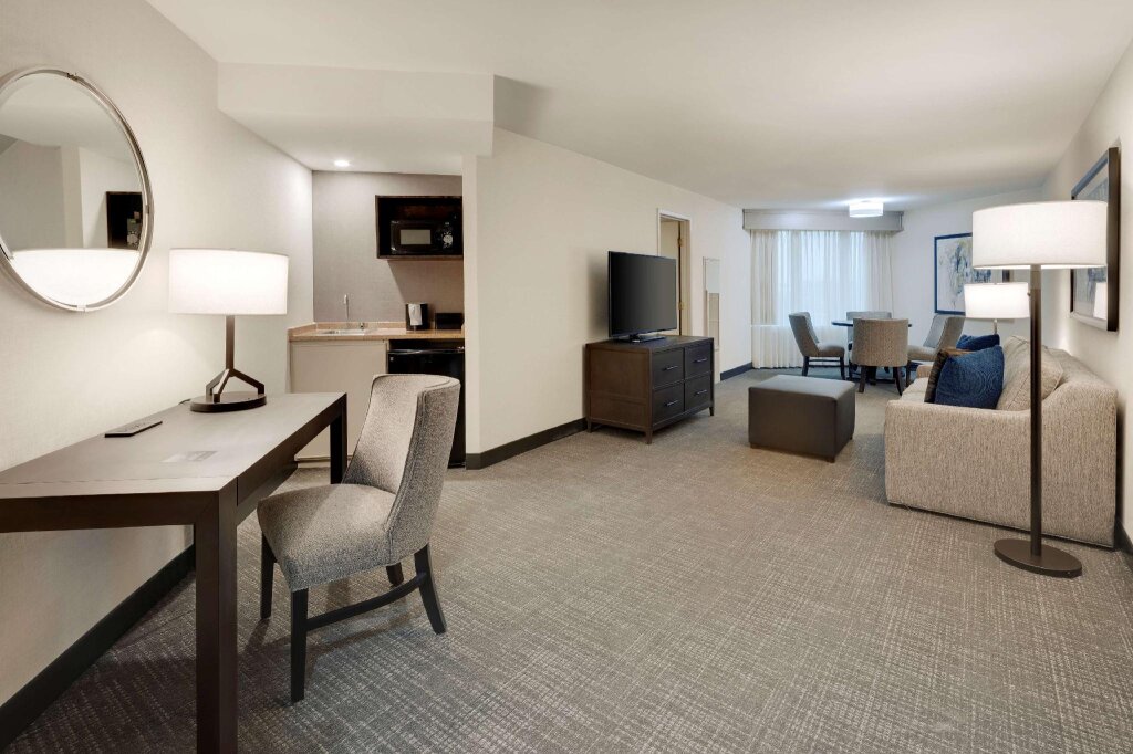 Двухместный номер Executive Embassy Suites by Hilton Detroit Troy Auburn Hills