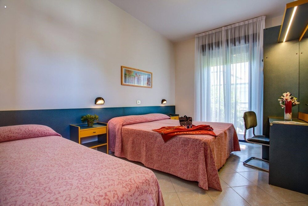 Standard Quadruple room Hotel Castellucci
