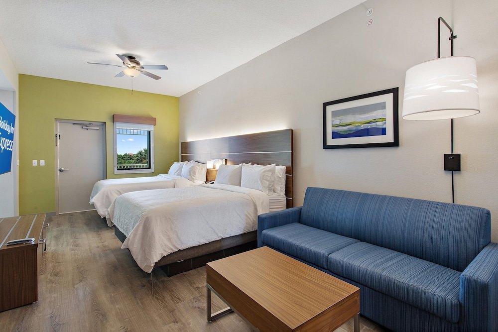 Люкс с 2 комнатами с балконом Holiday Inn Express St. Augustine - Vilano Beach, an IHG Hotel